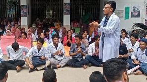 মমেক হাসপাতালের ইন্টার্ন চিকিৎসকদের কর্মবিরতি প্রত্যাহার